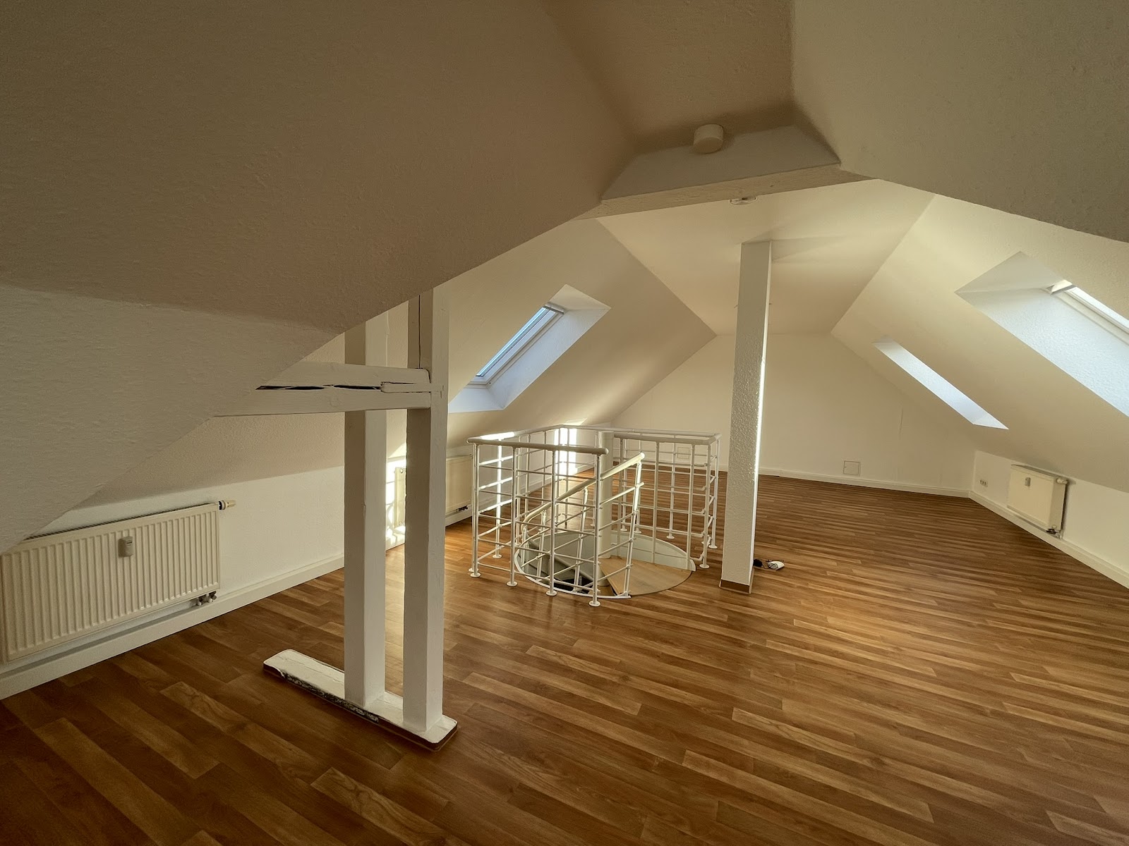 zentral-gelegene-3-rw-mit-suedbalkon-und-super-infrastruktur